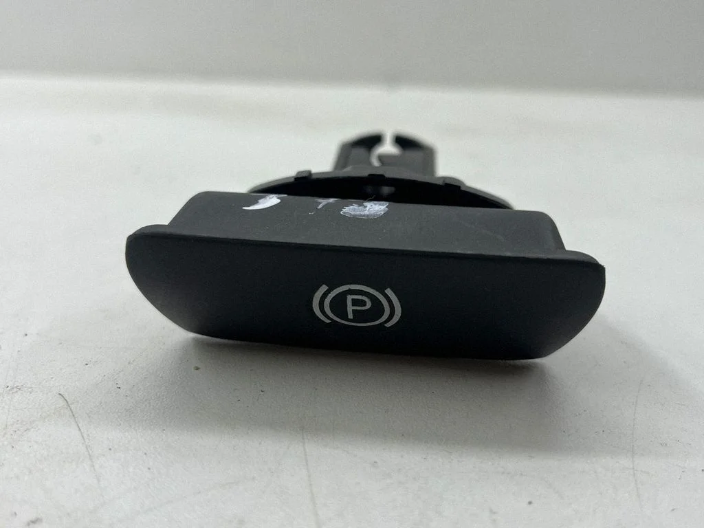 Hand brake release handle 8683963