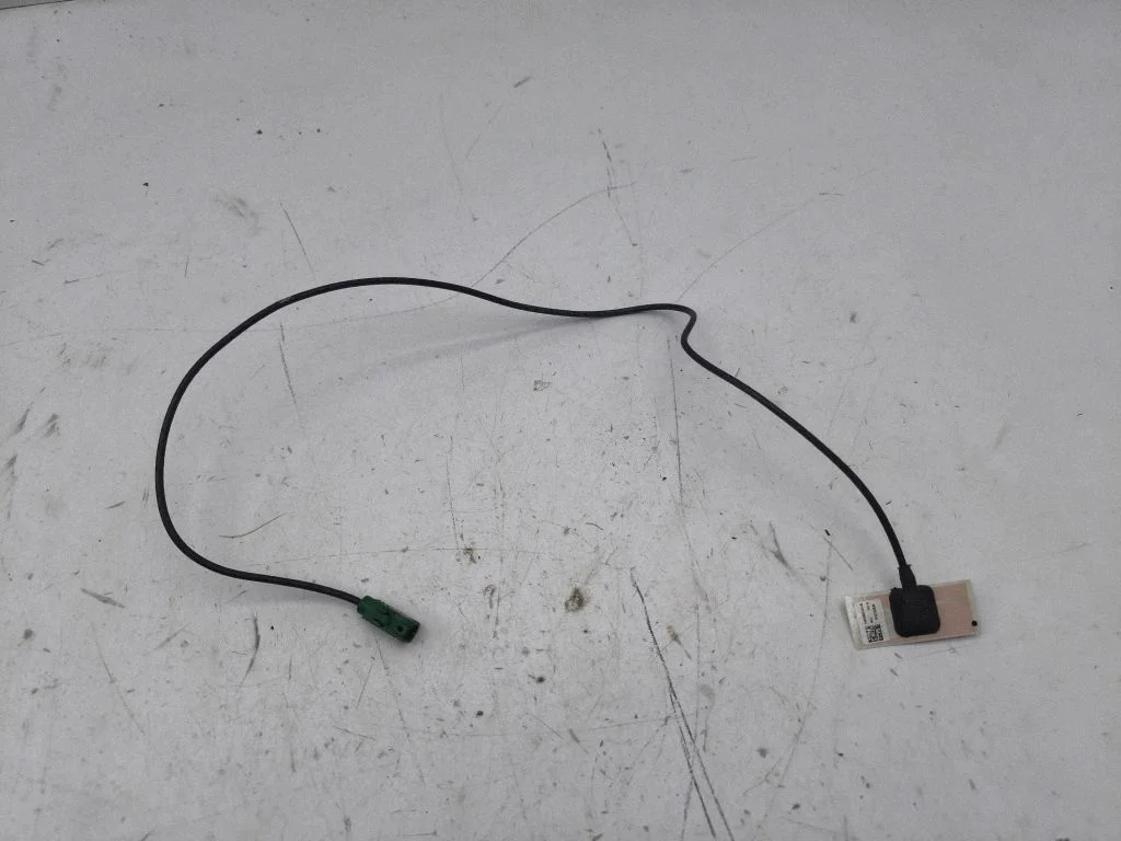 Bluetooth antenna – Tesla Model S (2012-)