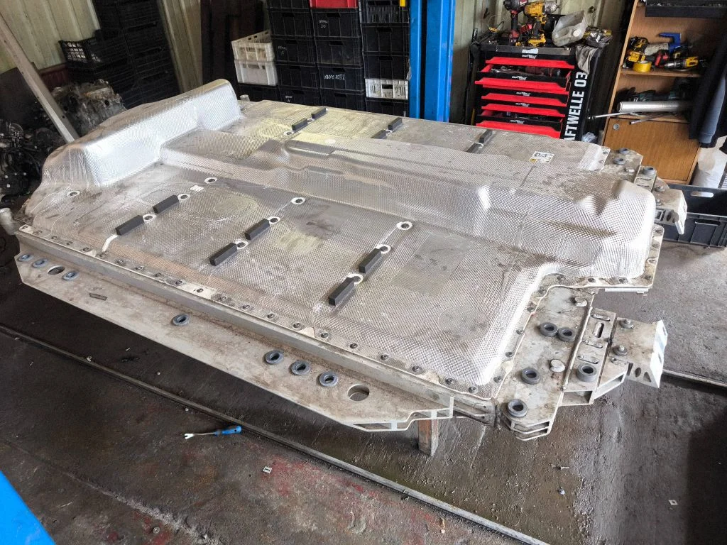 Hybrid/electric vehicle battery tray – BMW i4 (2021-)