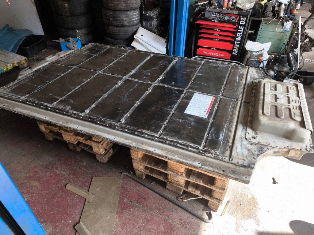 Hybrid/electric vehicle battery tray – Tesla Model S (2012-)