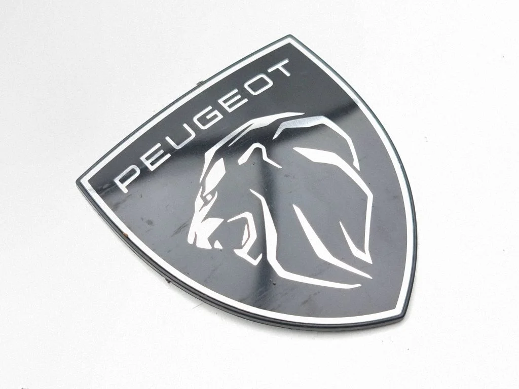 Oznaczenie modelu na błotniku – Peugeot 3008 III (2023-)