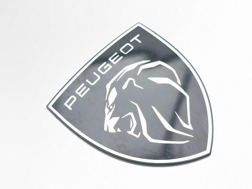 Oznaczenie modelu na błotniku – Peugeot 3008 III (2023-)