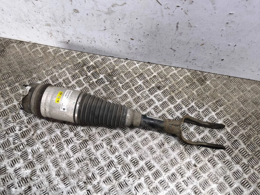 Air suspension front shock absorber 68231889AA