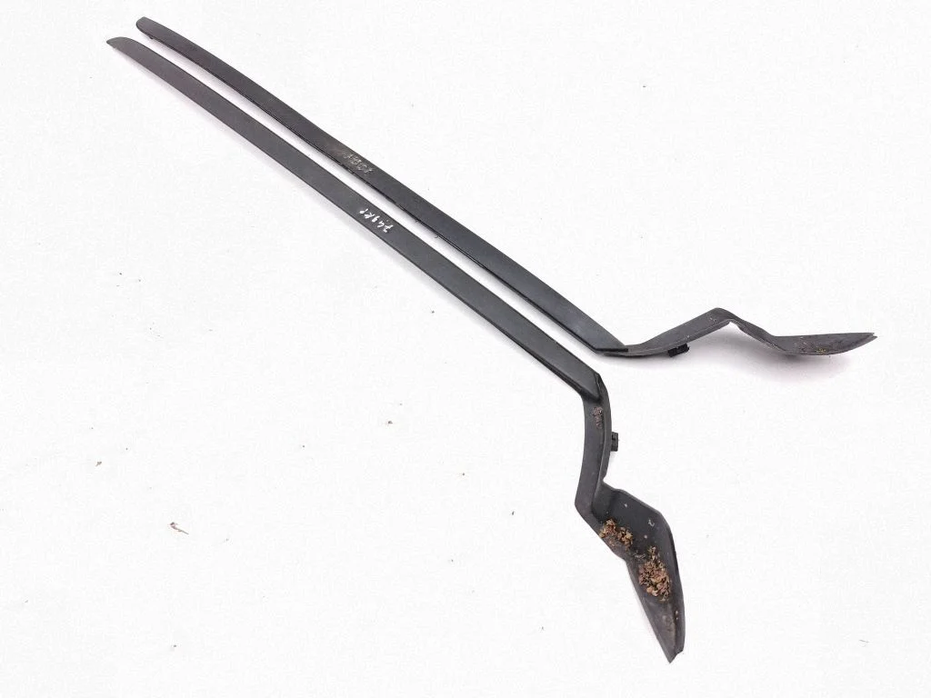 Windshield trim JX7BA03194