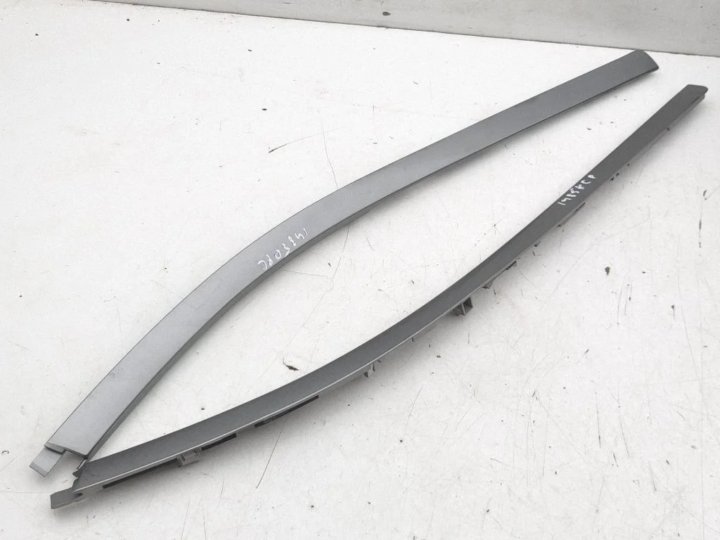 Listwa szyby przedniej EH14644A1