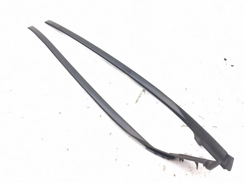 Listwa szyby przedniej – Lexus IS 220D-250-350 (2006-2013)