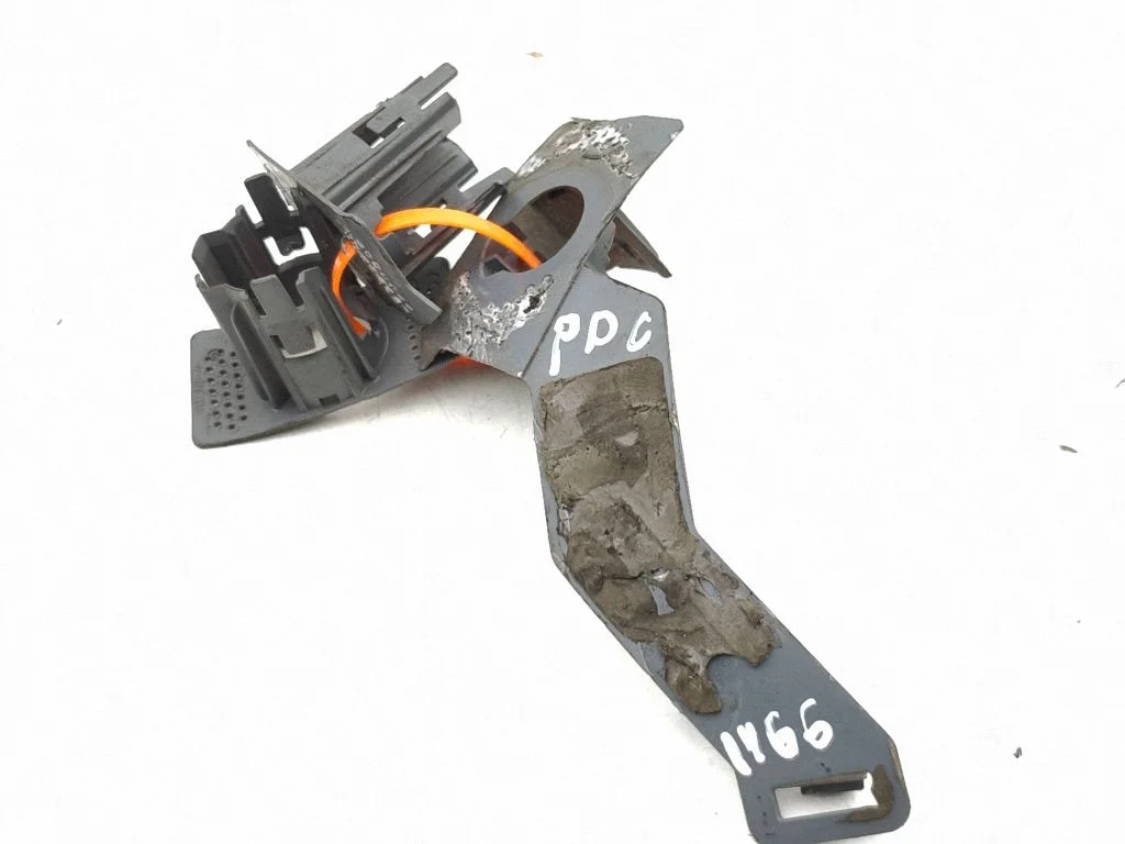 Front parking sensor holder (PDC) 8737271