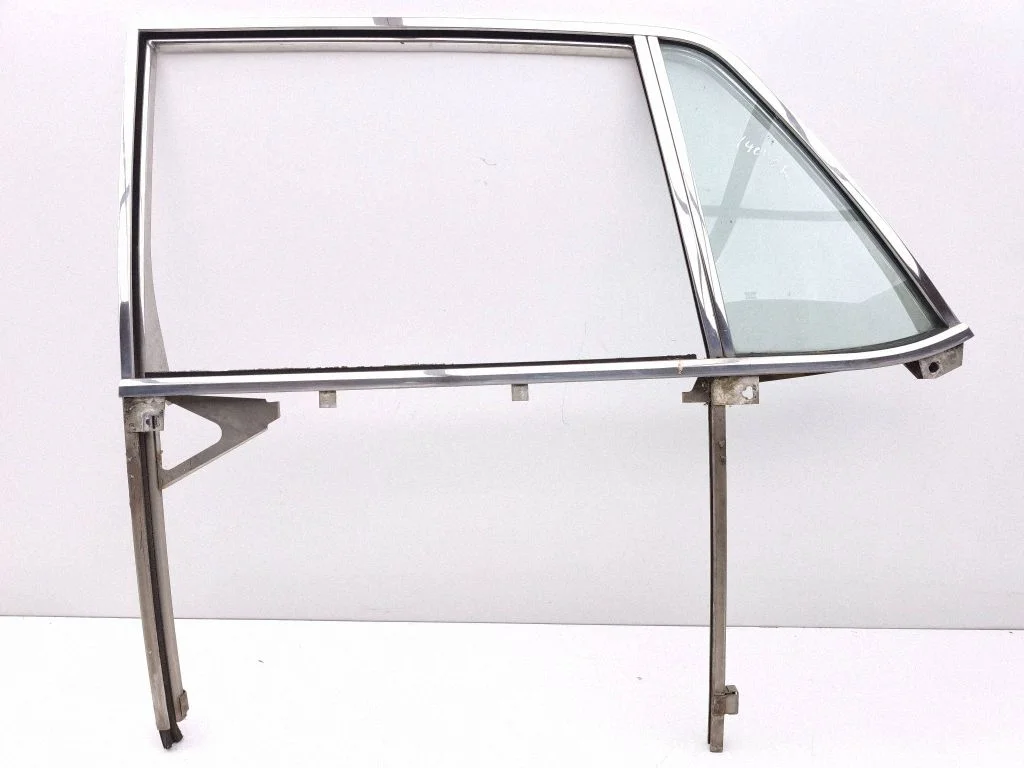 Tagaukse klaasi raam – Rolls-Royce Silver Spur (1980-1998)