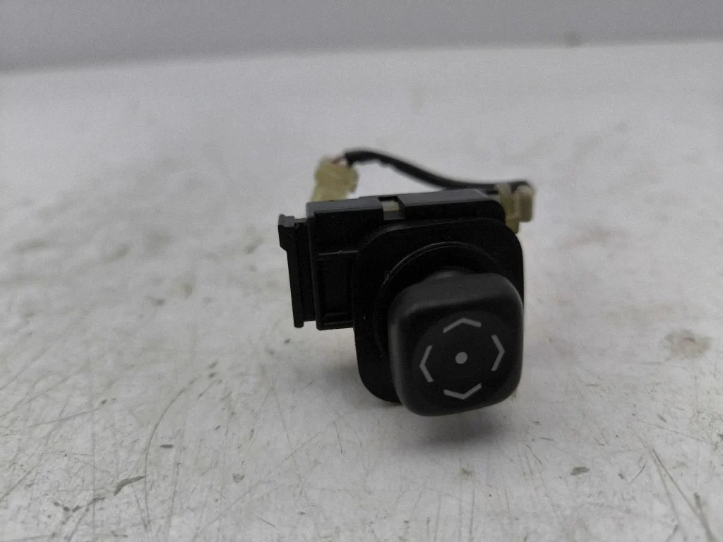 Steering wheel adjustment switch