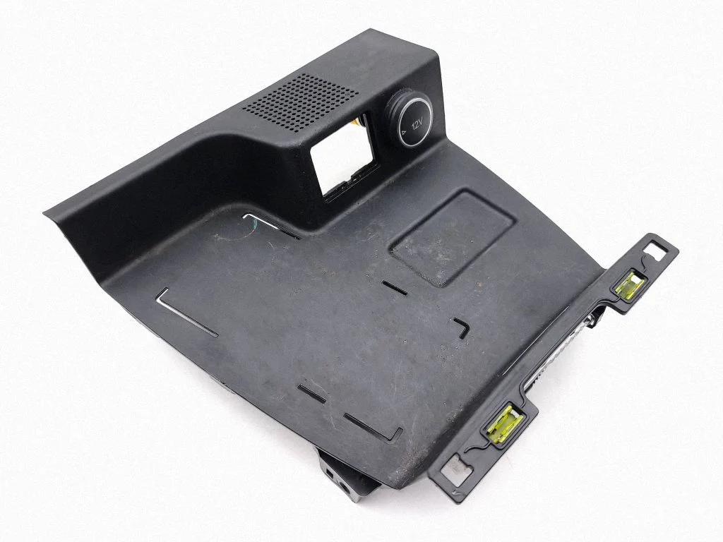 12 V Socket (front) JX7BA048W42A