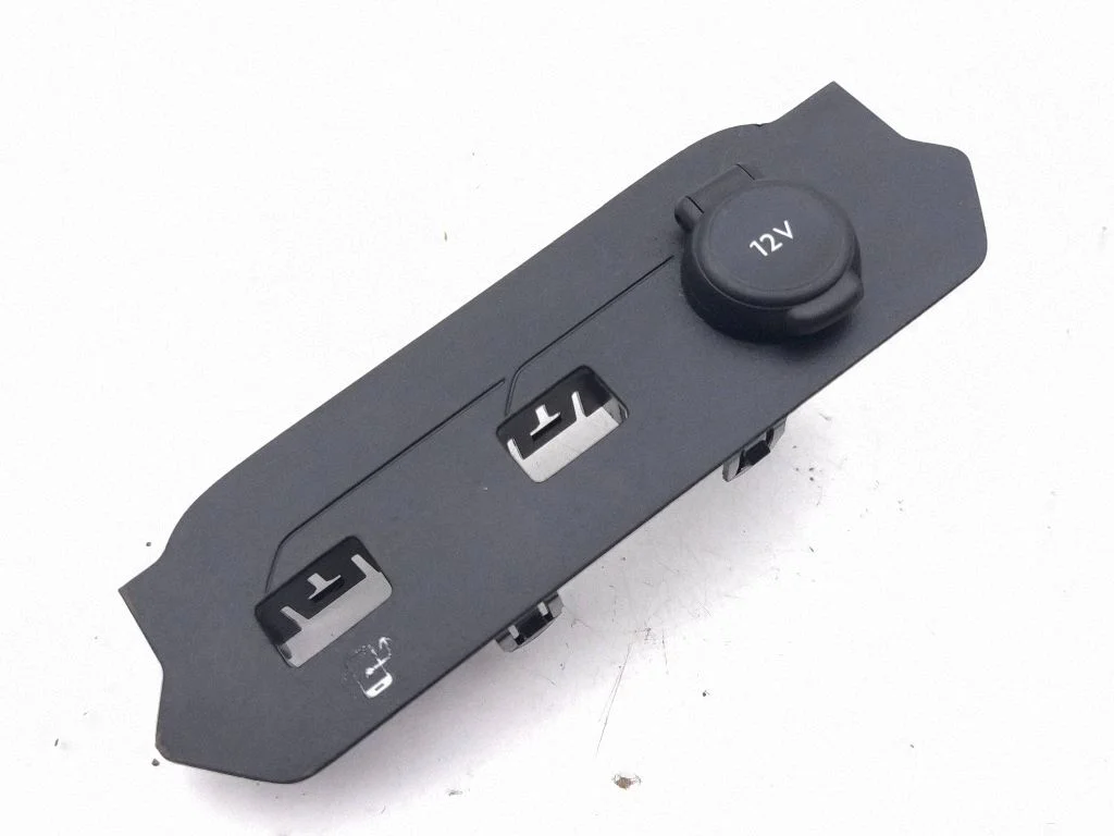 12 V Socket (front) 9822705077