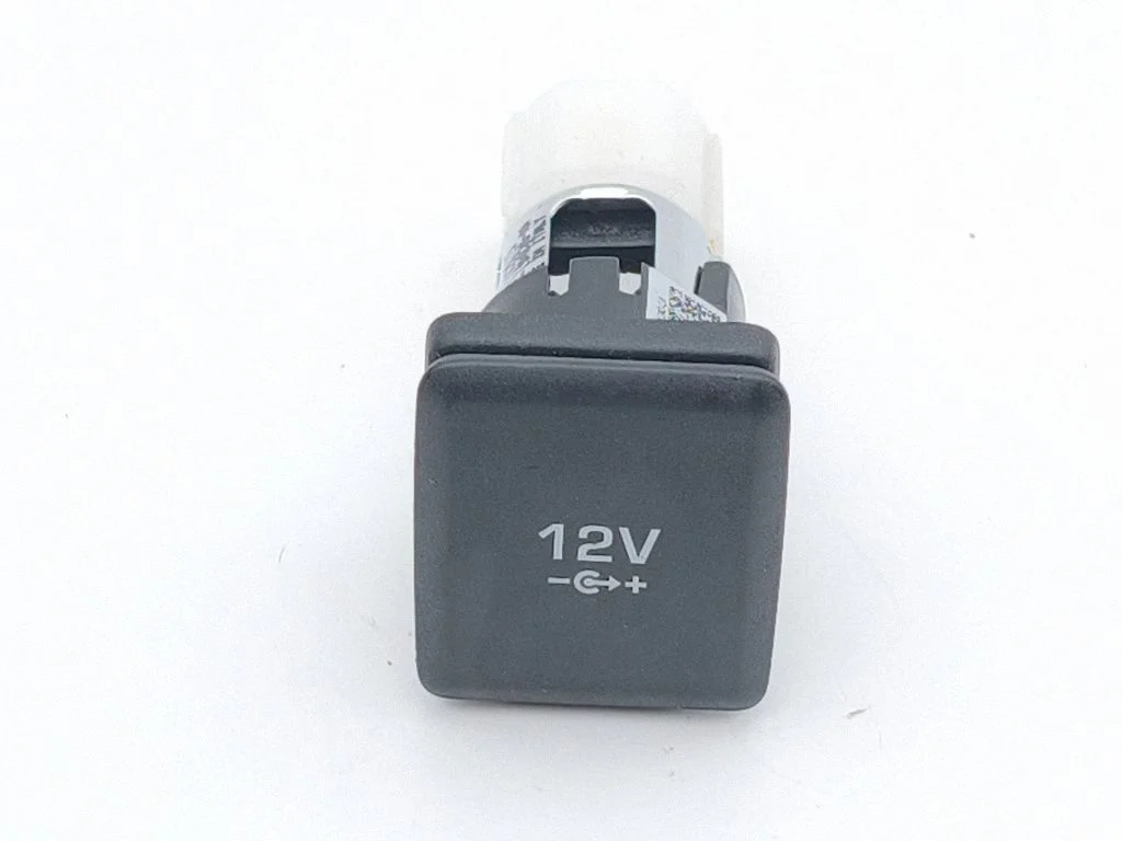 12 V ligzda (priekšā) JK6315K040CA