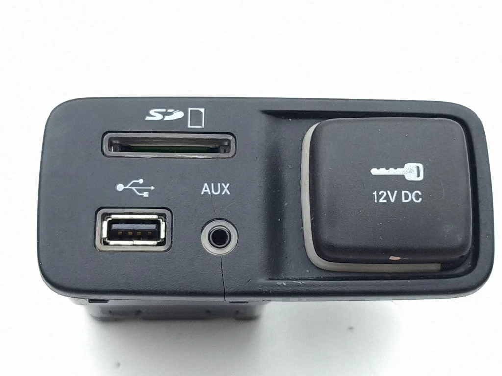 12 V Socket (front) 68146070AD