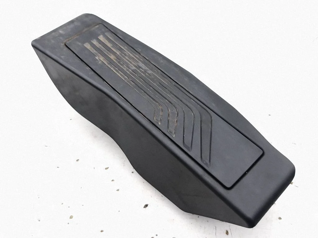 Foot rest pad/dead pedal 7952128
