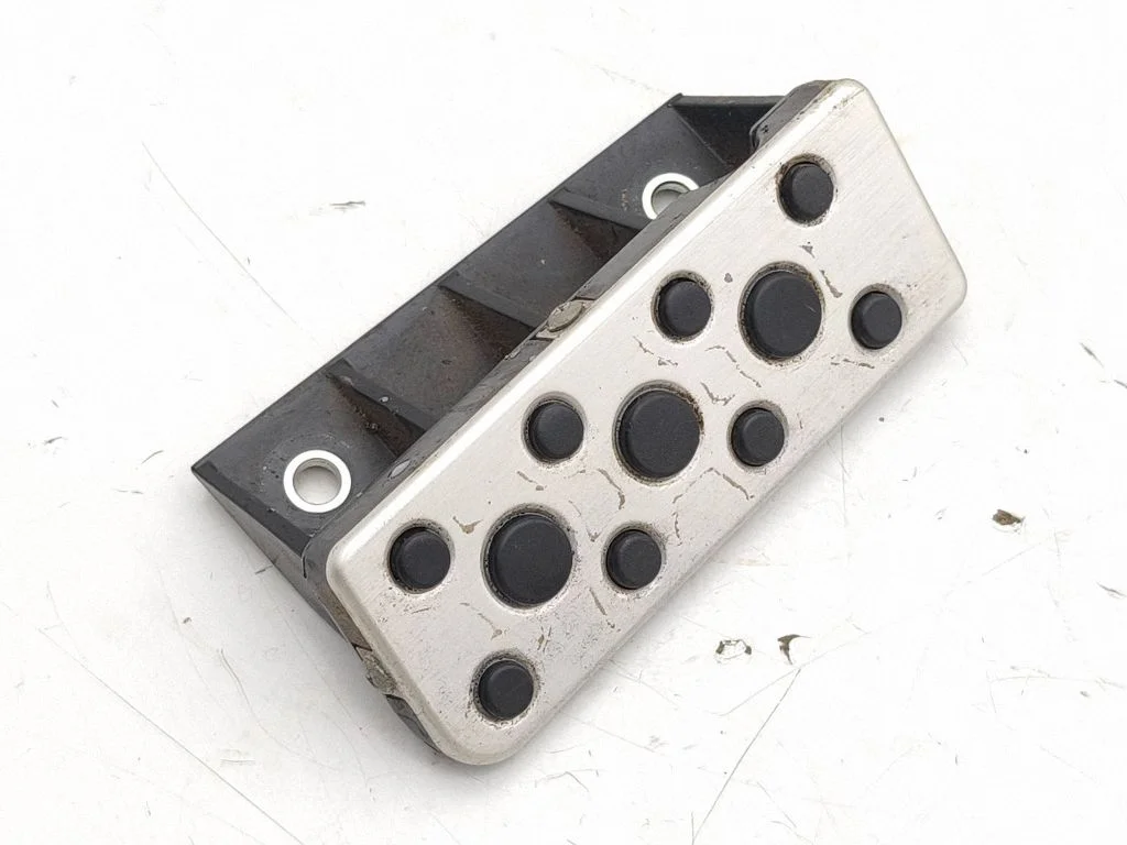 Foot rest pad/dead pedal 38010CA