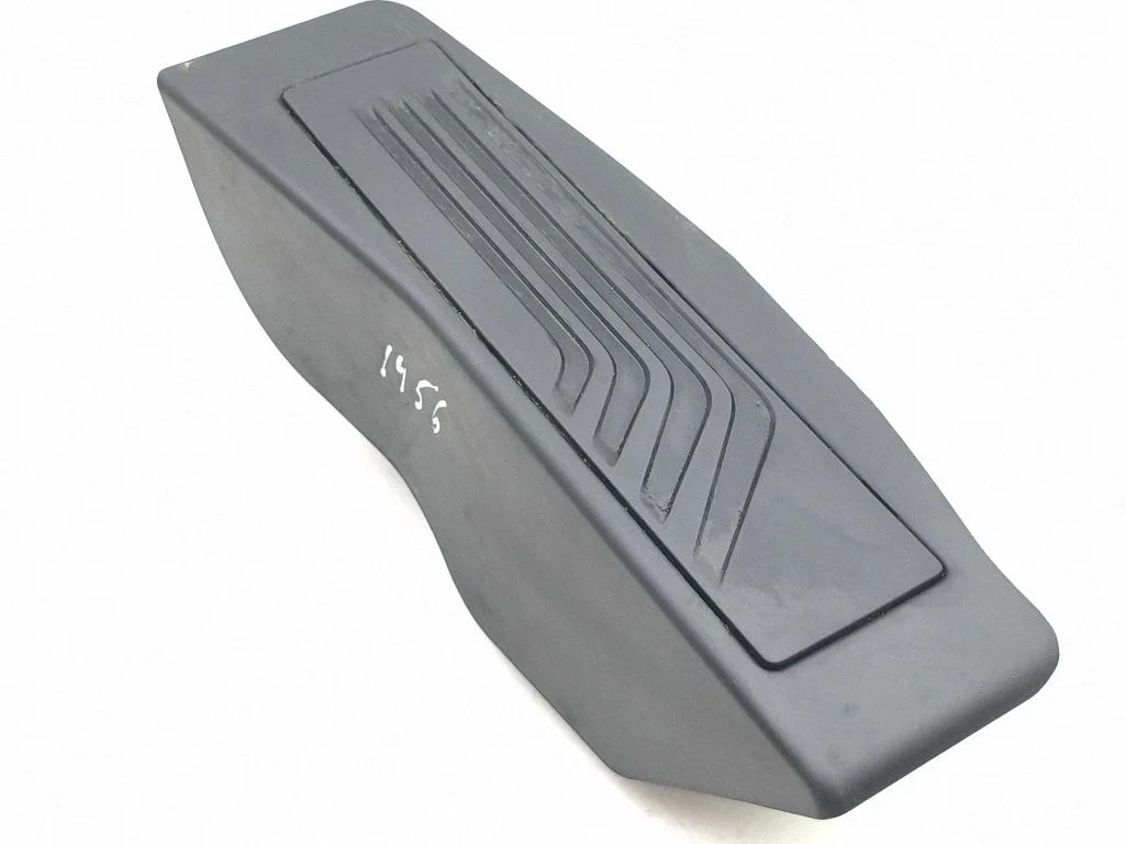Foot rest pad/dead pedal 7952128