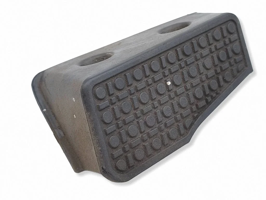 Foot rest pad/dead pedal