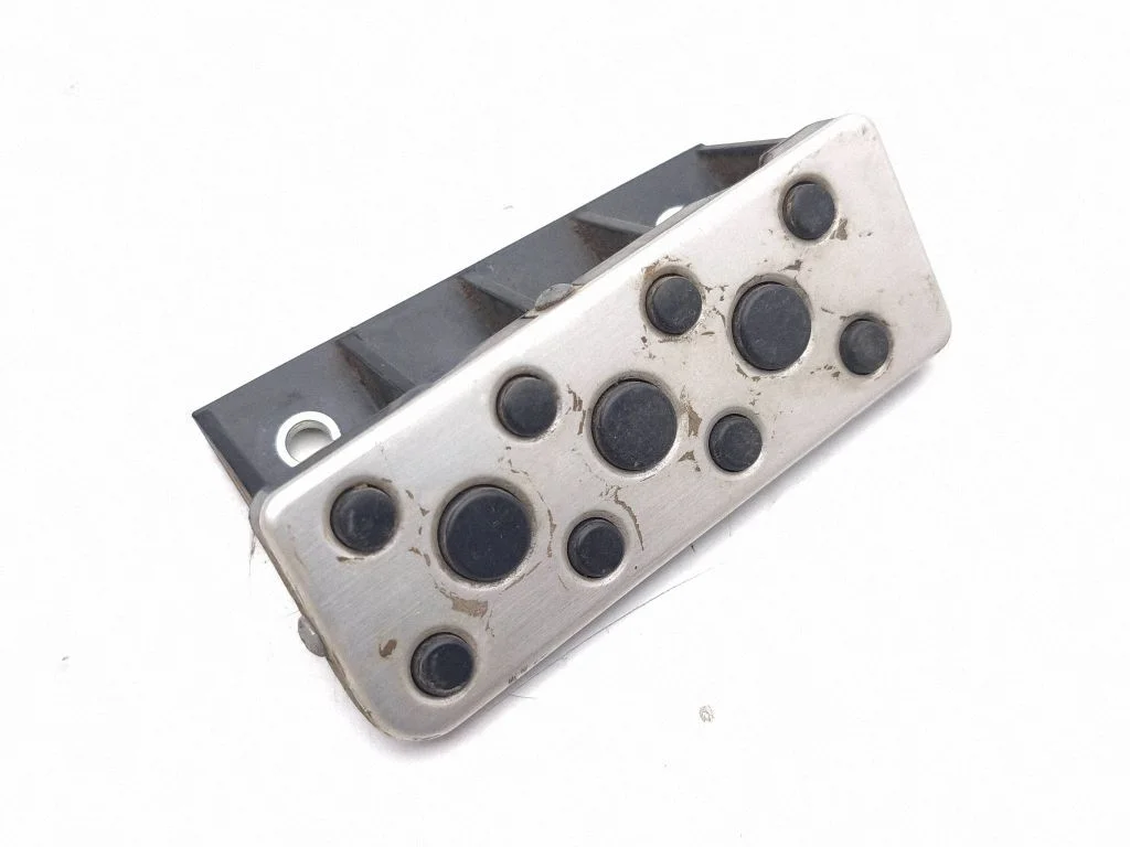 Foot rest pad/dead pedal 38010CA