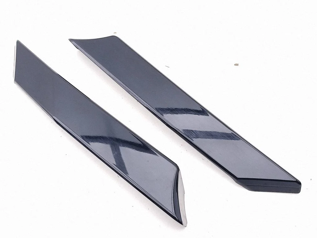 Rear fender molding trim 62792