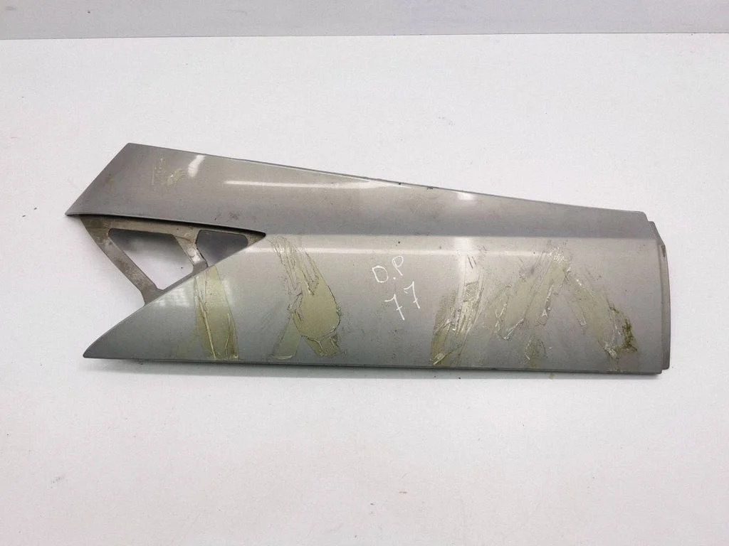 Rear fender molding trim AM51U29612A