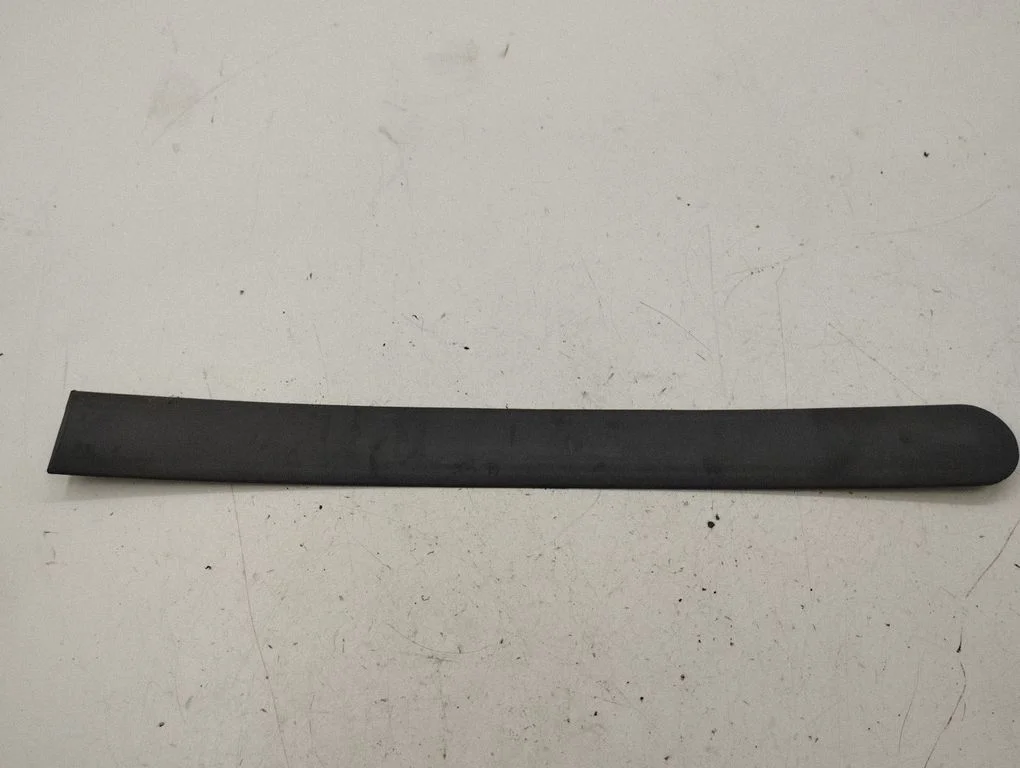 Rear fender molding trim 3T16V29077A