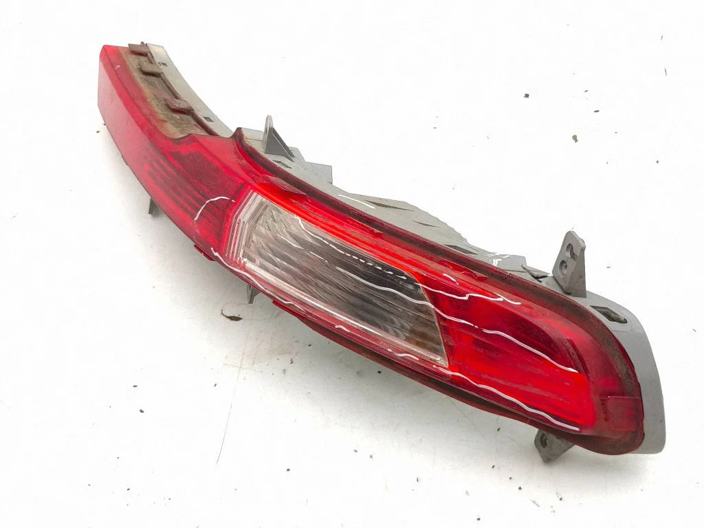Rear bumper light 924063U3