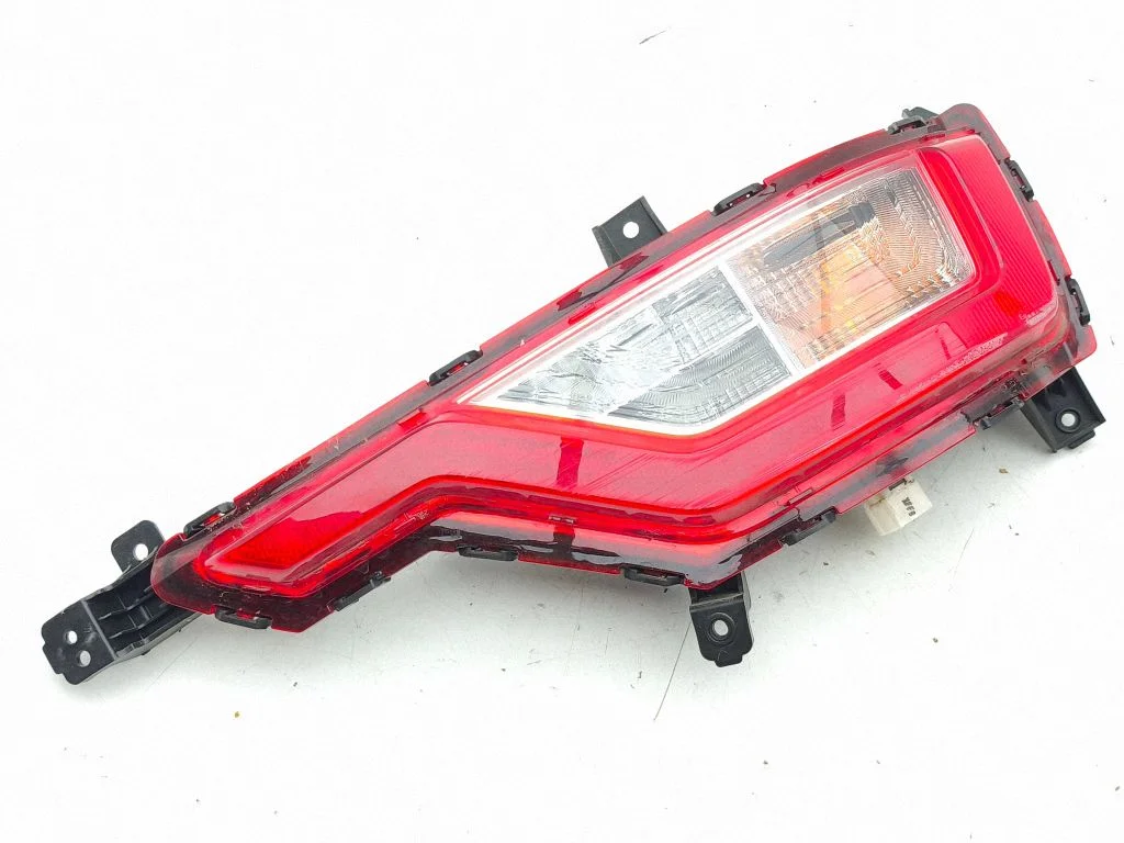 Rear bumper light – right