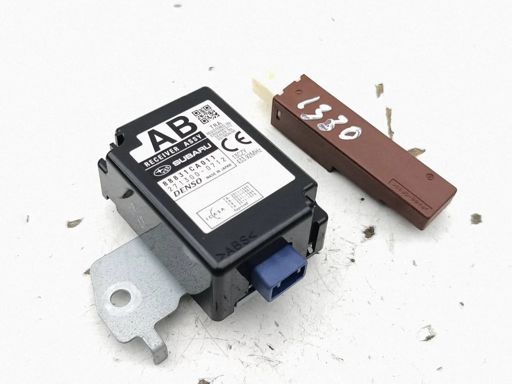 Bezatslēgas sistēmas KESSY (keyless) vadības bloks/modulis 88831CA011