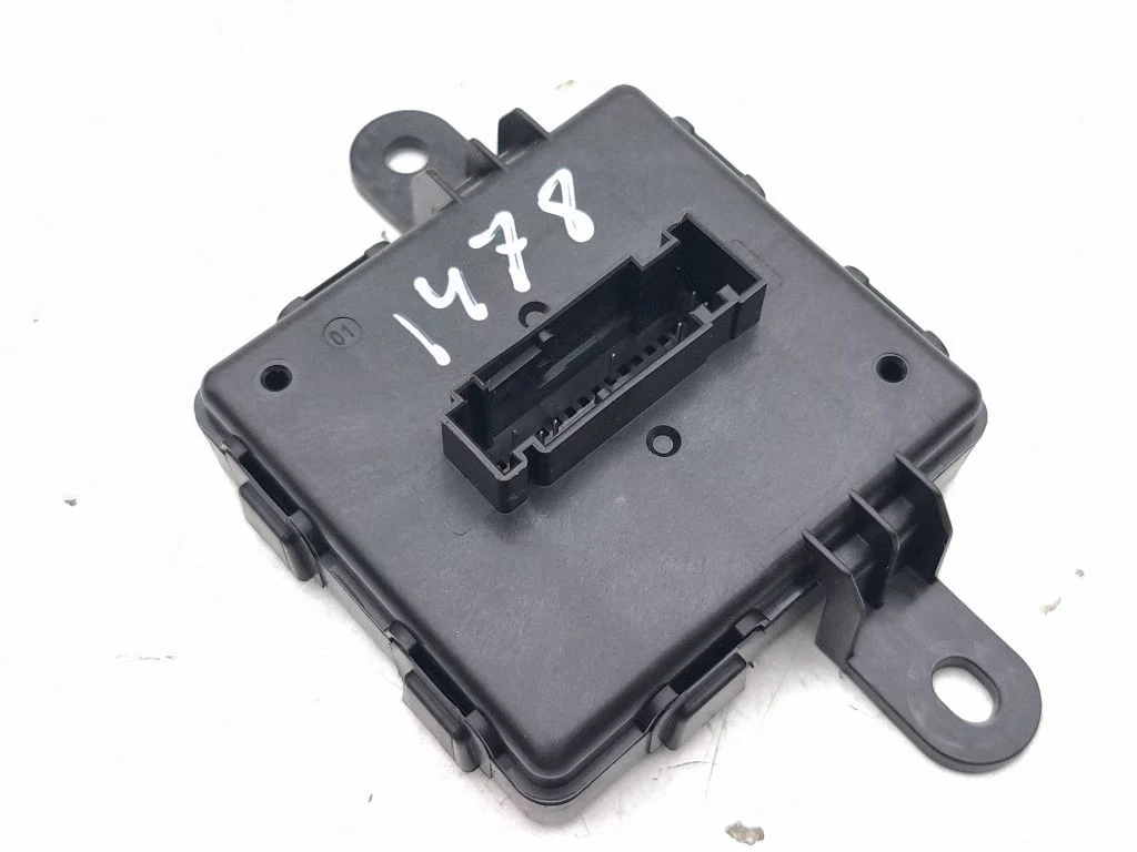 Võtmeta süsteemi KESSY (keyless) juhtplokk/moodul 5WA959436P