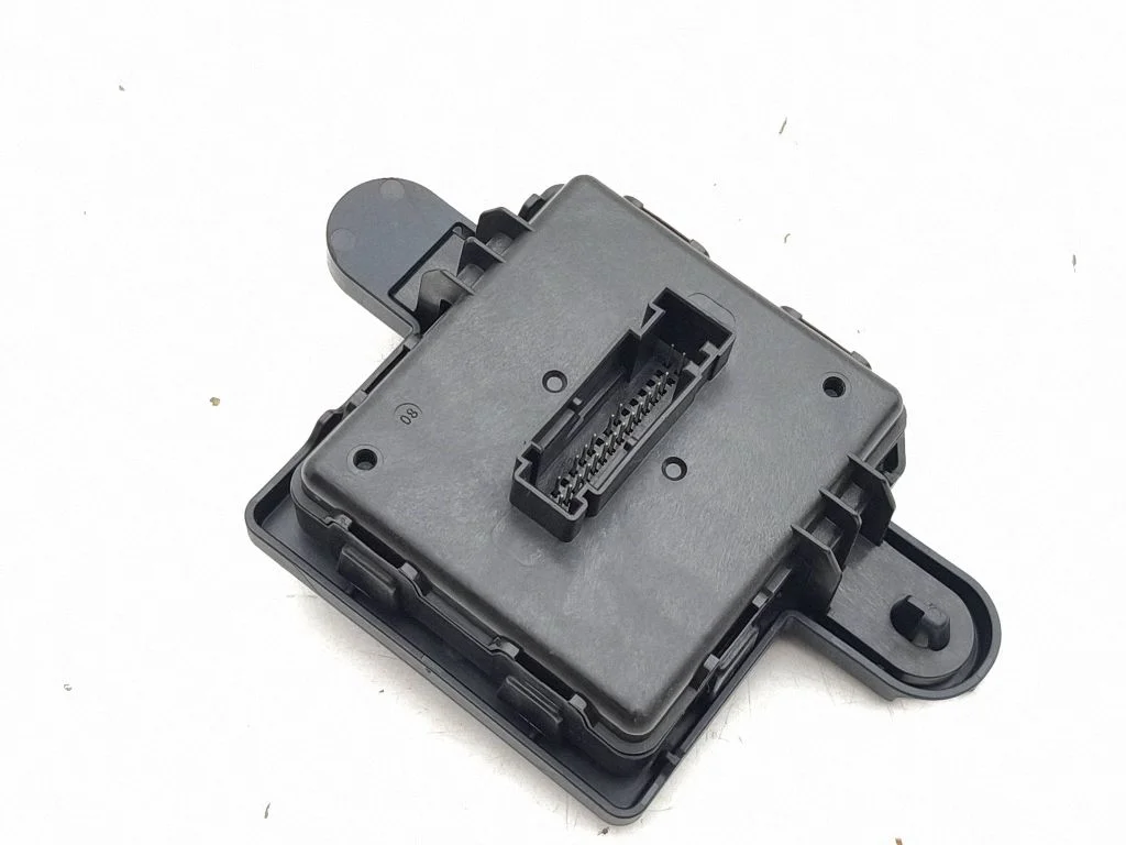 Võtmeta süsteemi KESSY (keyless) juhtplokk/moodul 5WA959436AD