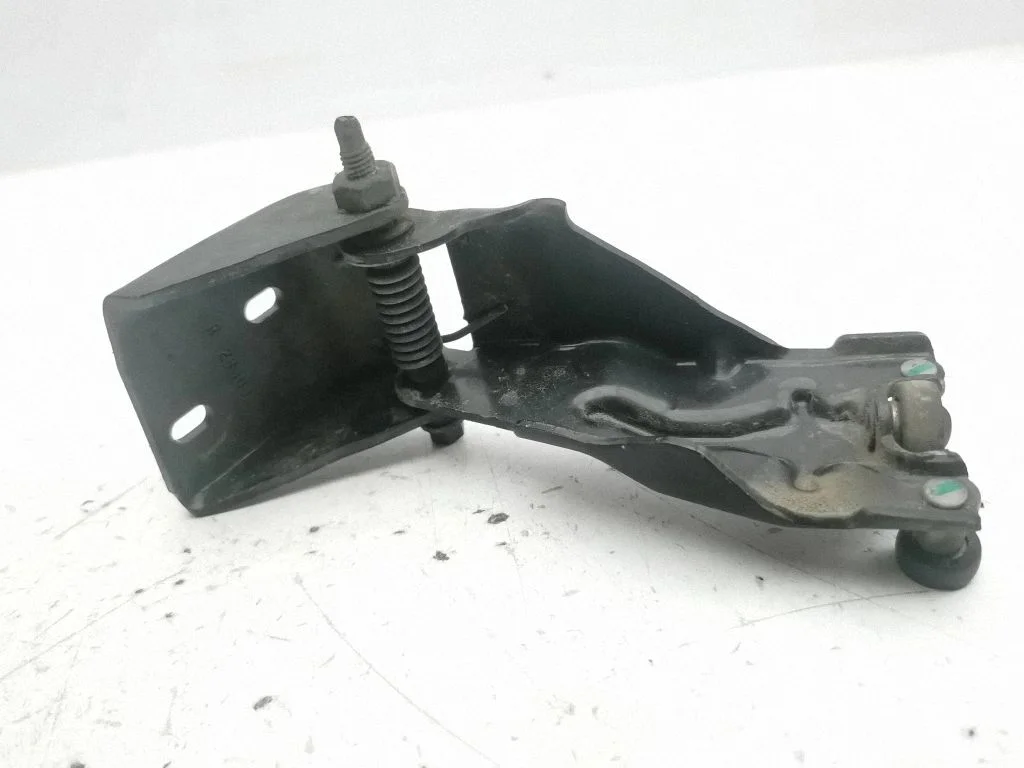 Sliding door middle roller runner 05020672AD