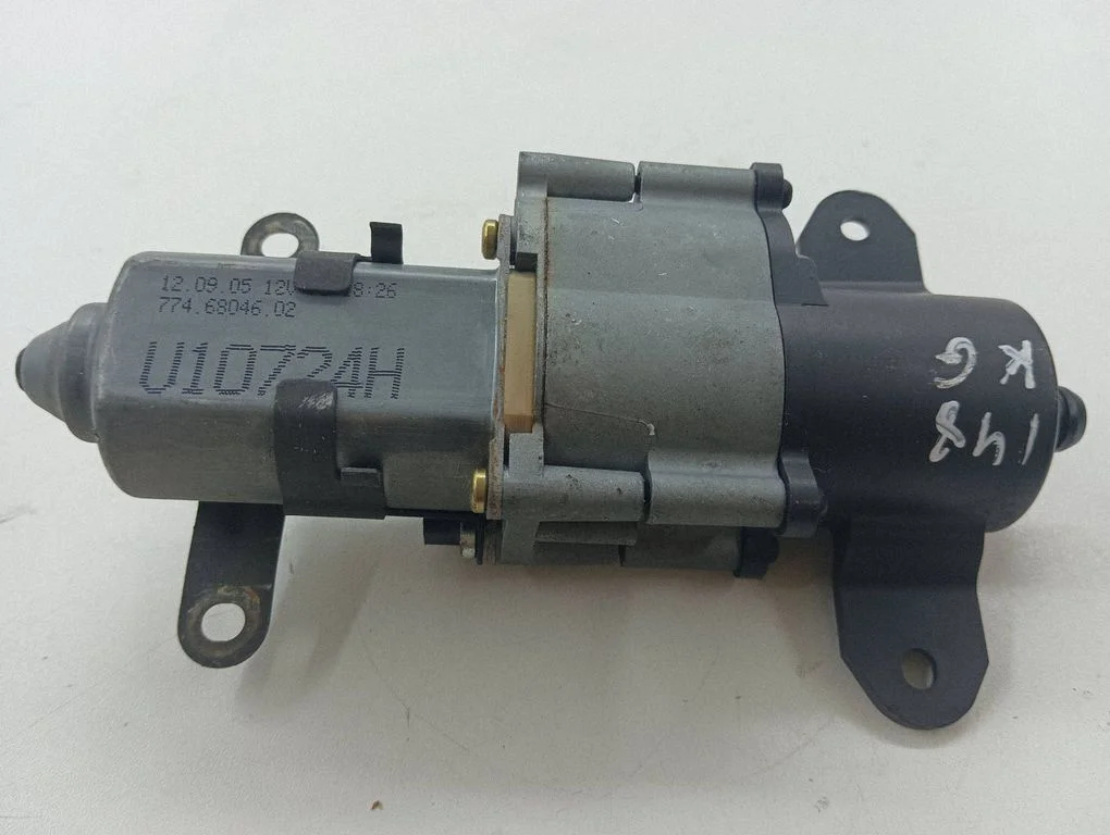 Sliding door motor – Chrysler Voyager (2004-2007)