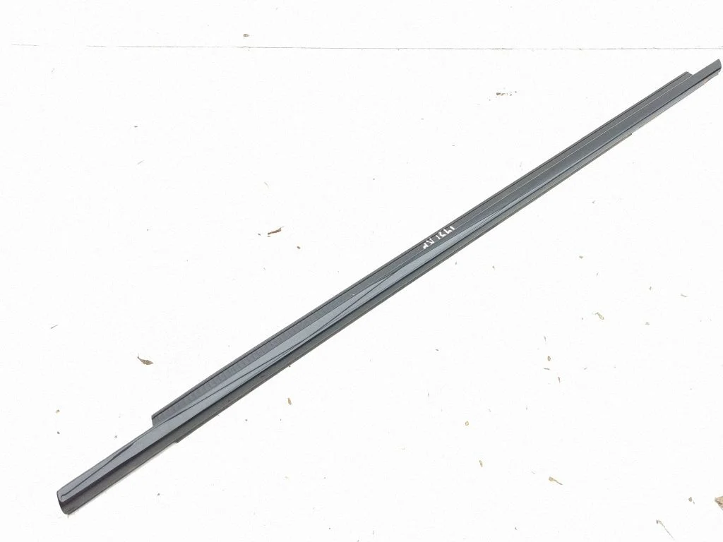 Front door glass trim molding 5A2FC43