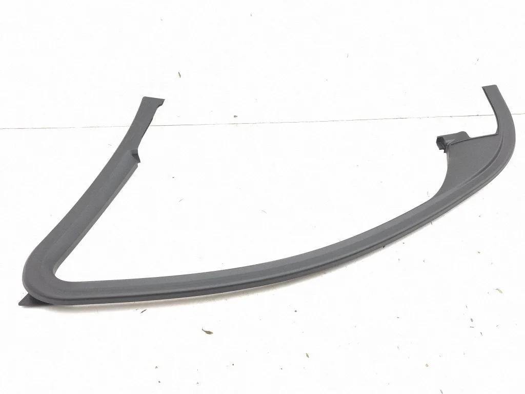 Front door glass trim molding 5A30792
