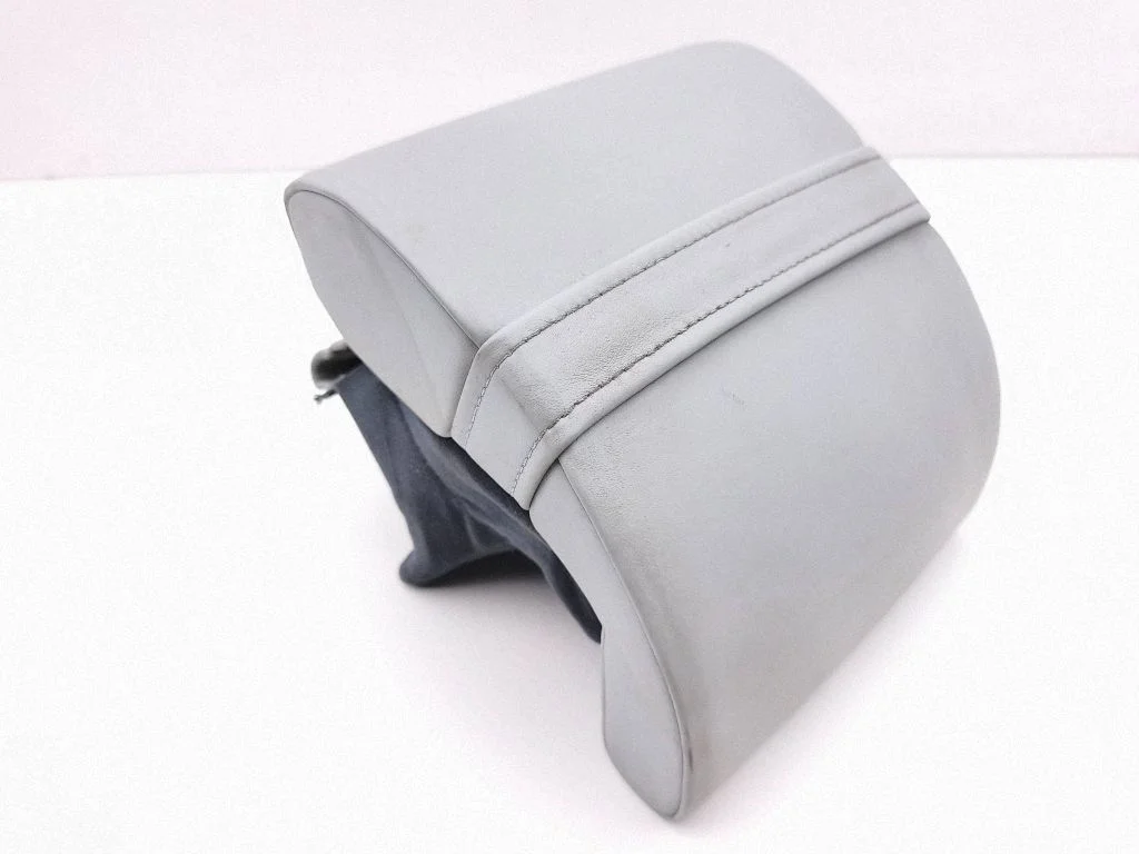 Rear seat headrest 1075935