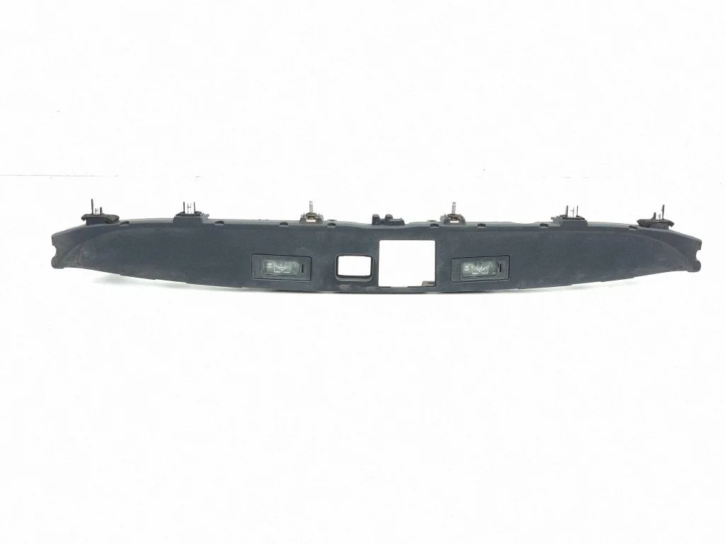 Trunk door license plate light bar K8D2404C42A