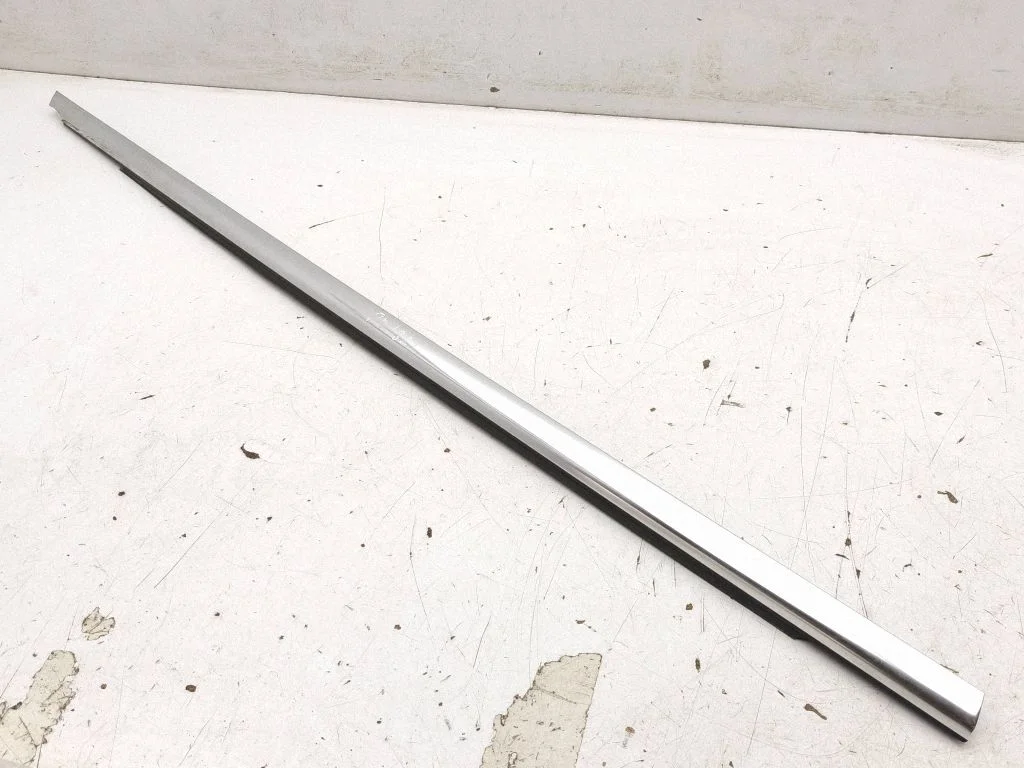 Front door glass trim molding A1777250400