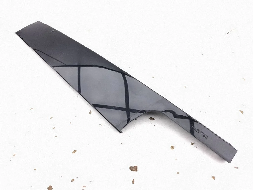 Front door glass trim molding 5A2FC82