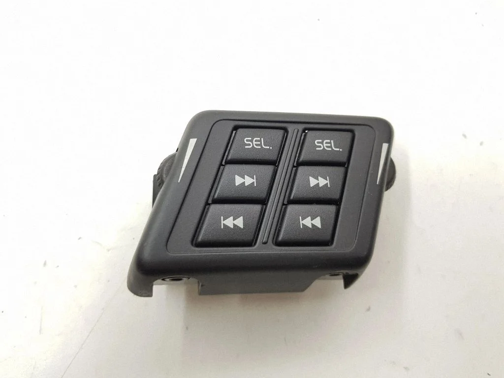 Steering wheel buttons/switches 8633112