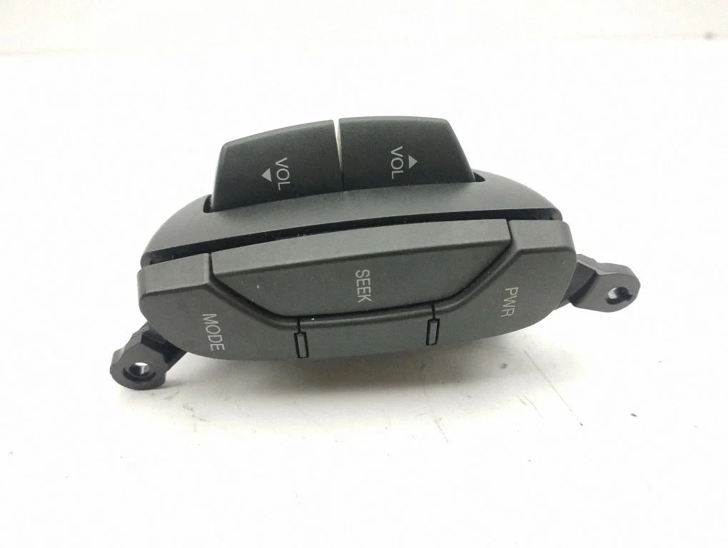 Steering wheel buttons/switches 96628528