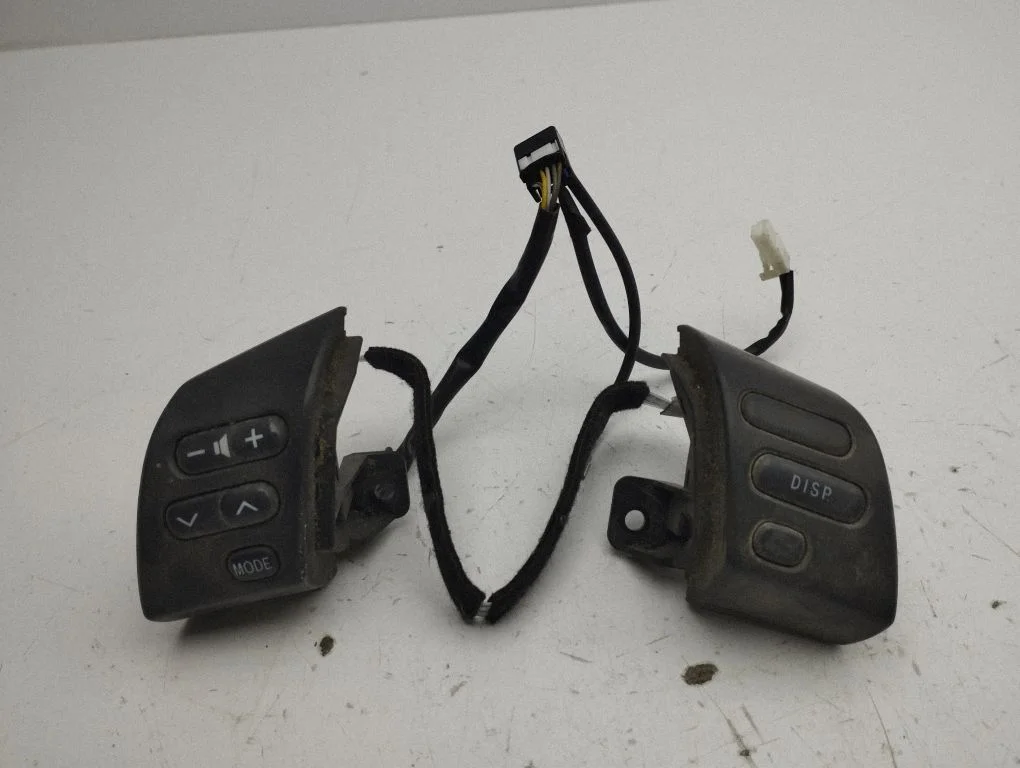 Steering wheel buttons/switches