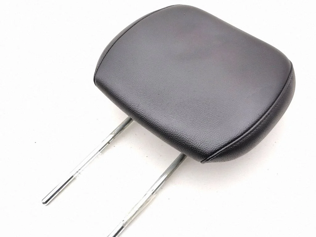 Third row seat headrest – Chrysler Grand Voyager V (2007-2015)