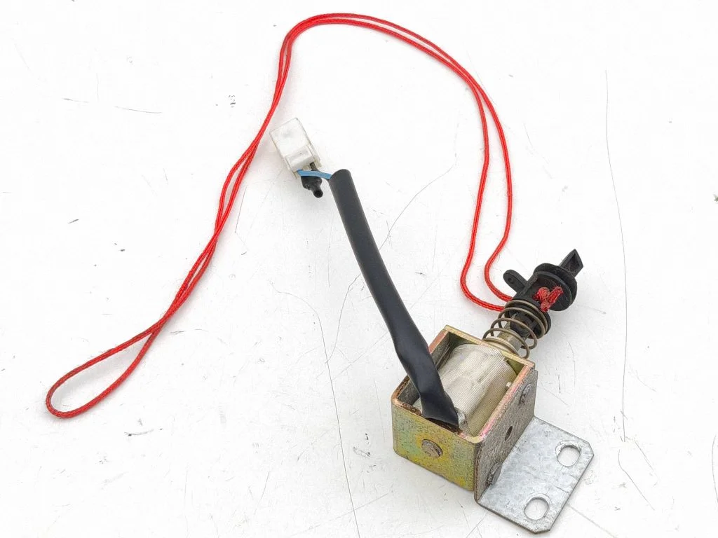 Fuel tank cap lock motor