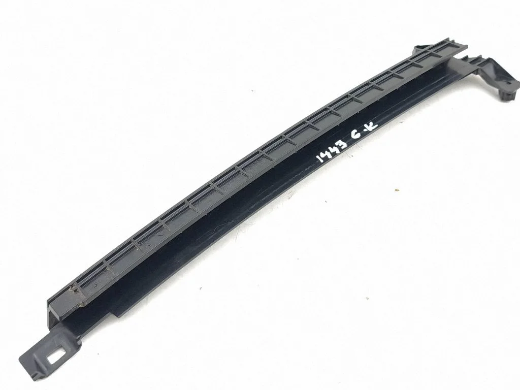 Rear door windshield rail 89A839067