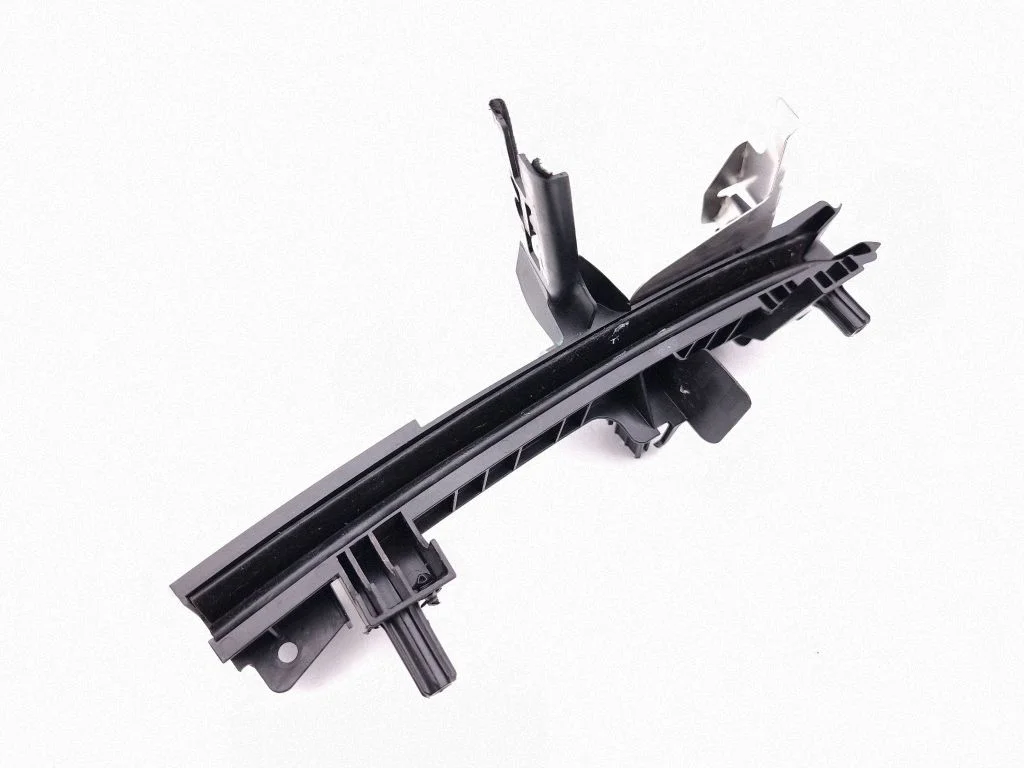 Front door windshield rail JX7BA21978A