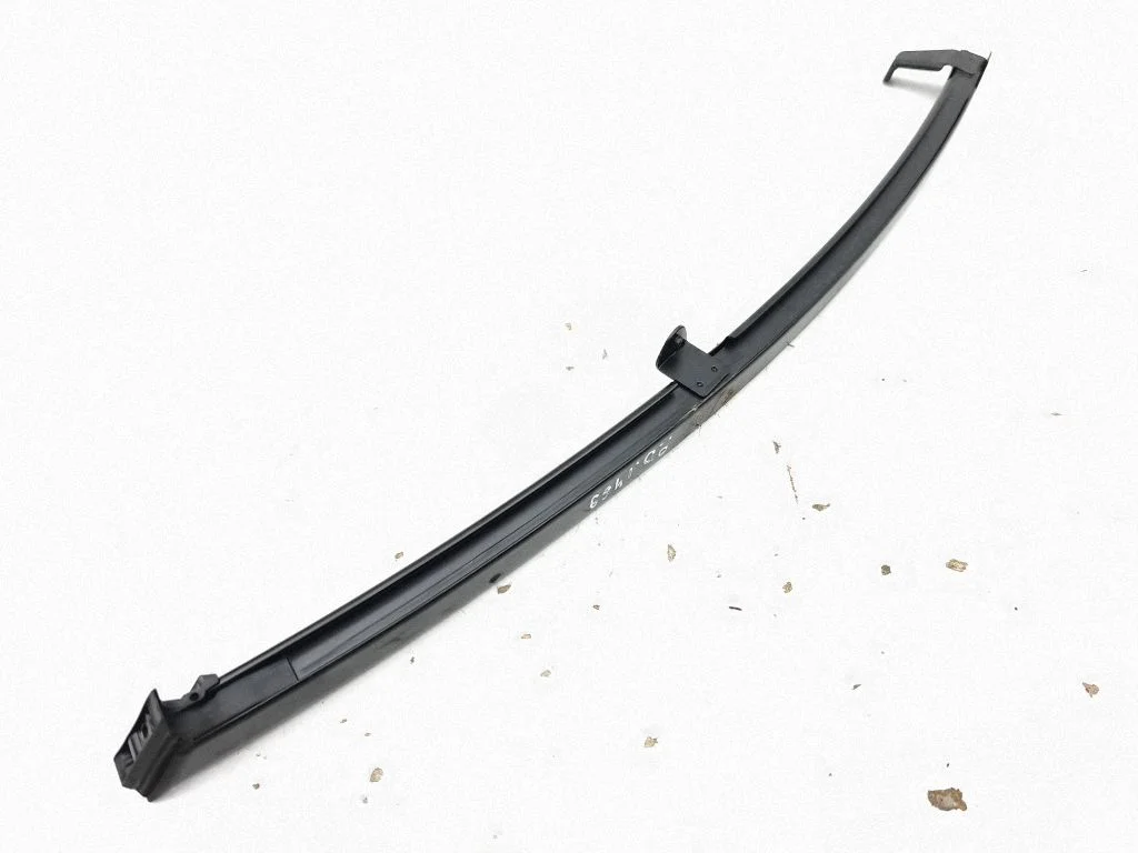 Prowadnica szyby drzwi przednich – Toyota Corolla E210 E21 (2018-)
