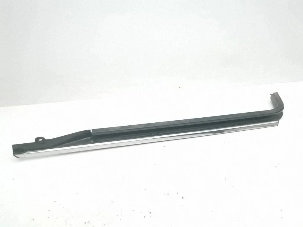 Door glass rail – Chrysler Grand Voyager V (2007-2015)