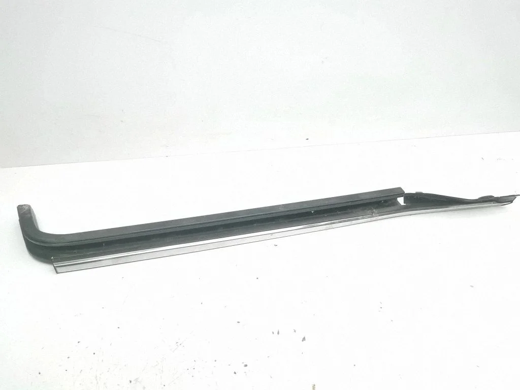Door glass rail – Chrysler Grand Voyager V (2007-2015)