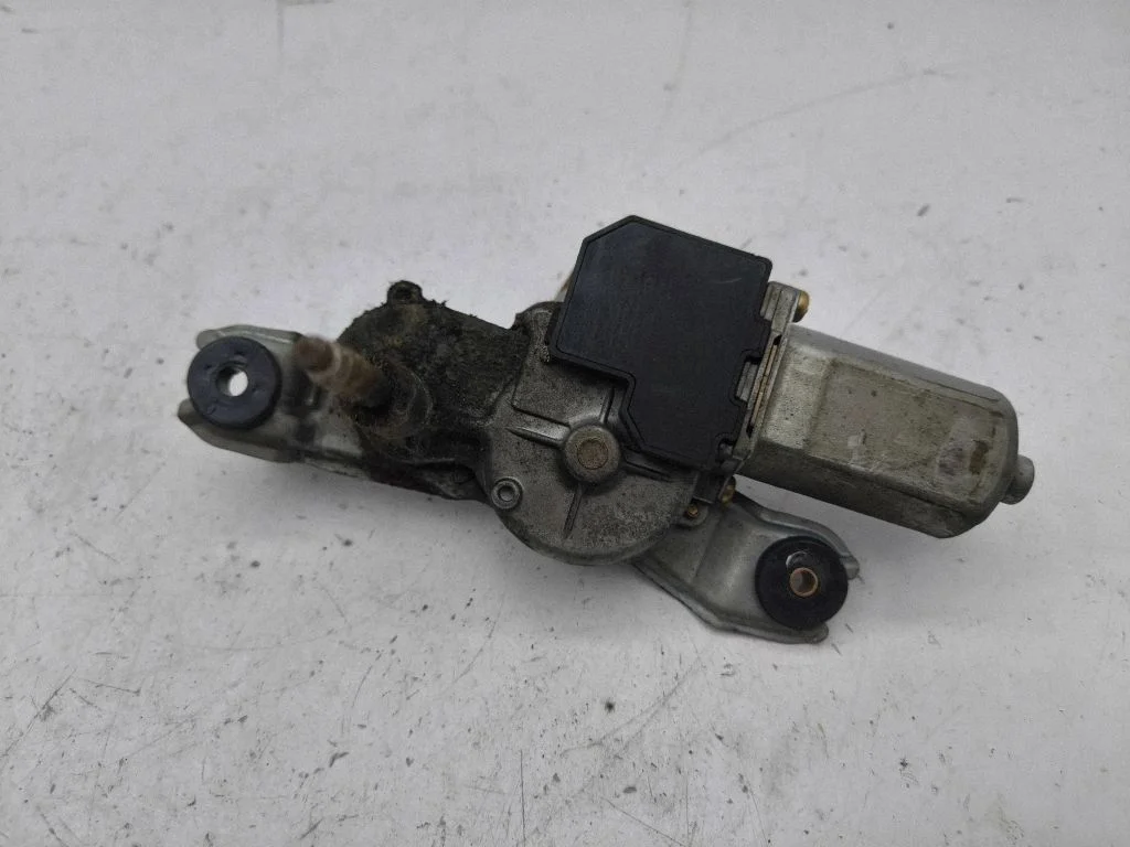 Rear window wiper mechanism – Toyota Matrix (E130) (2001-2008)