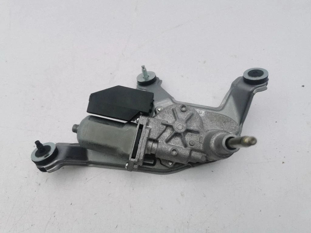 Rear window wiper mechanism – Toyota RAV 4 (XA50) (2018-)